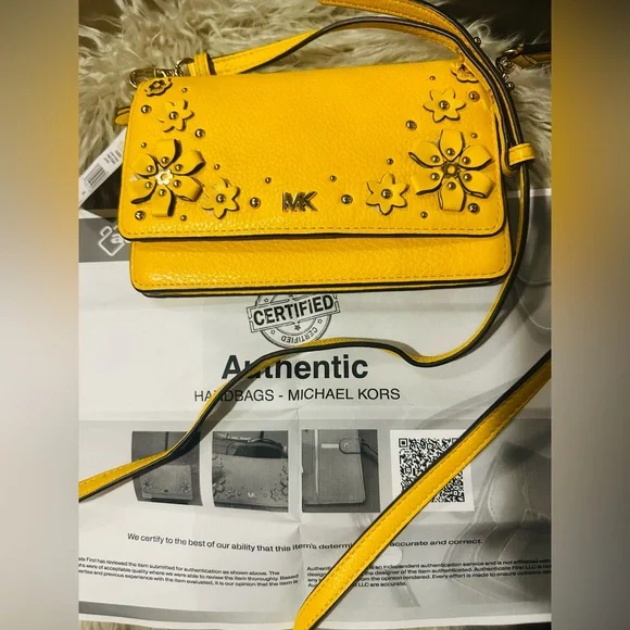 Michael Kors✨💛🩶Vibrant Yellow Floral Crossbody Bag with Phone Holder - Picture 3 of 7